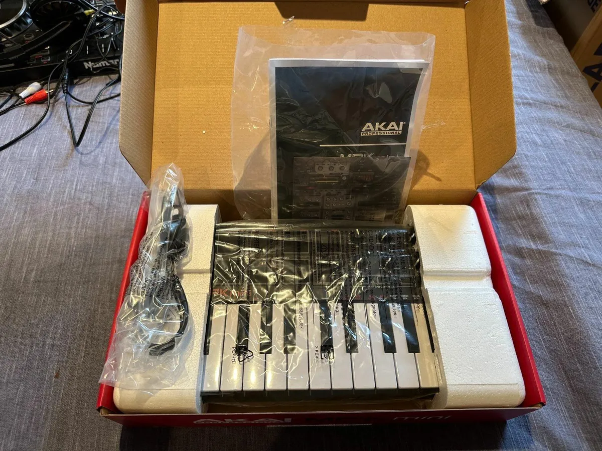 Akai MPK mini (Mint Condition With Box) - Image 4