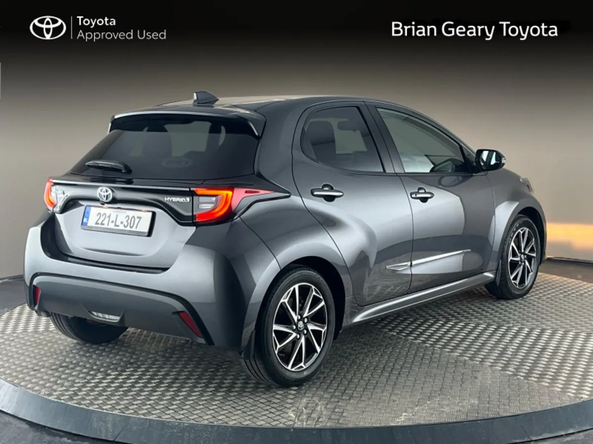 Toyota Yaris HYBRID LUNA SPORT - Image 2