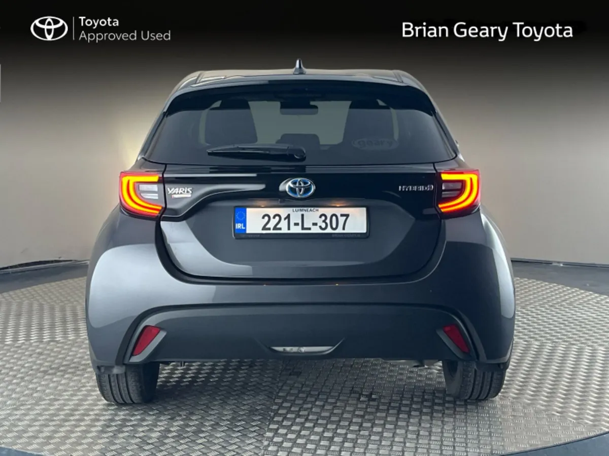 Toyota Yaris HYBRID LUNA SPORT - Image 4