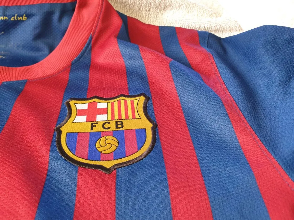 Barcelona Football Club Home Jersey 2011 to 2012 L - Image 4