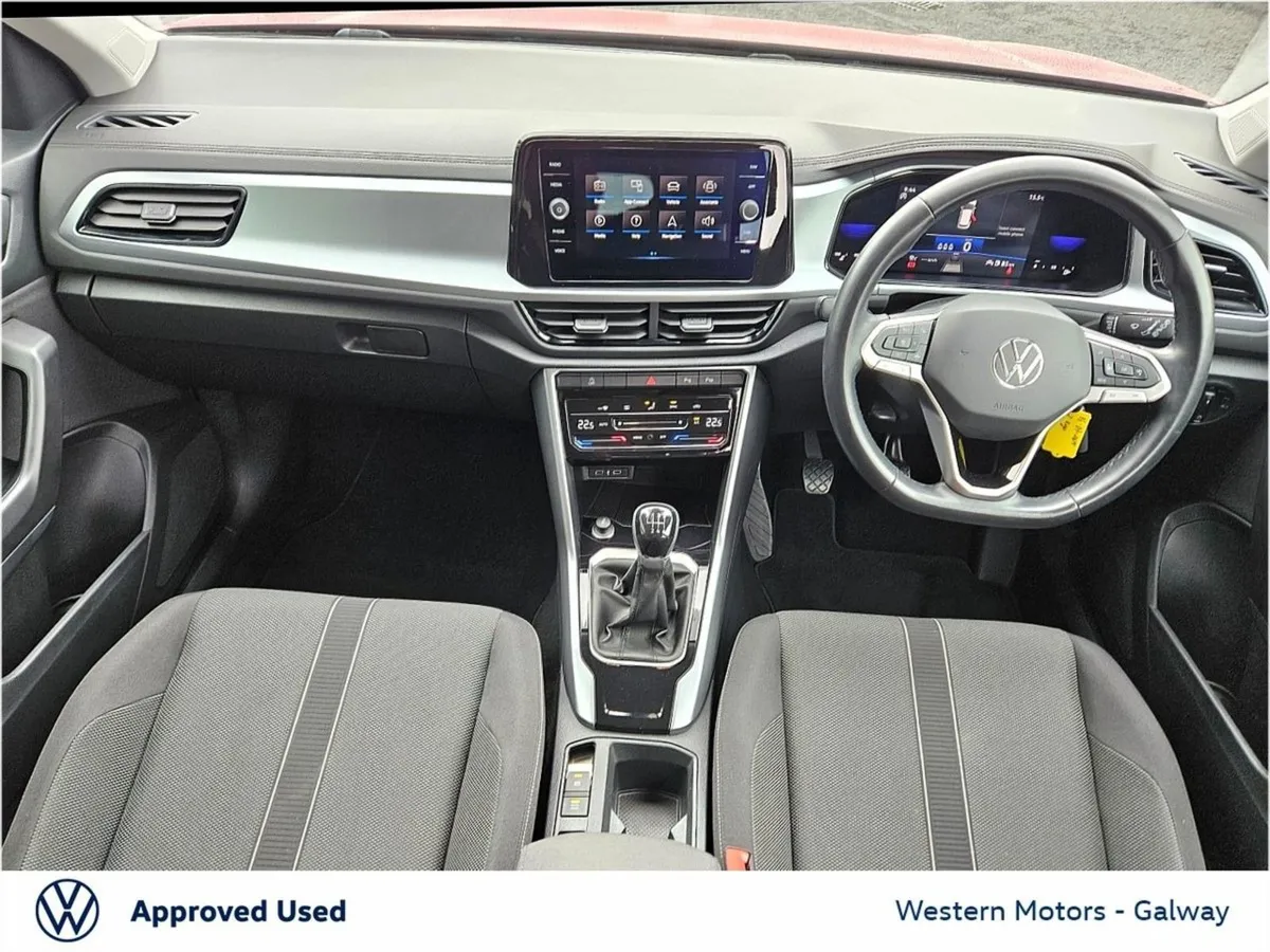Volkswagen T-Roc Life rear Camera app Connect dig - Image 2