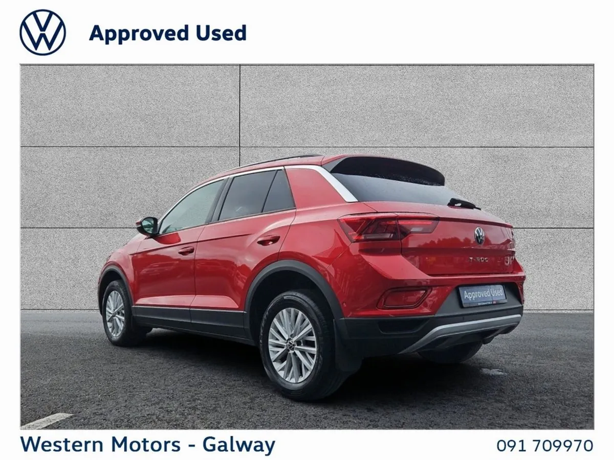 Volkswagen T-Roc Life rear Camera app Connect dig - Image 3