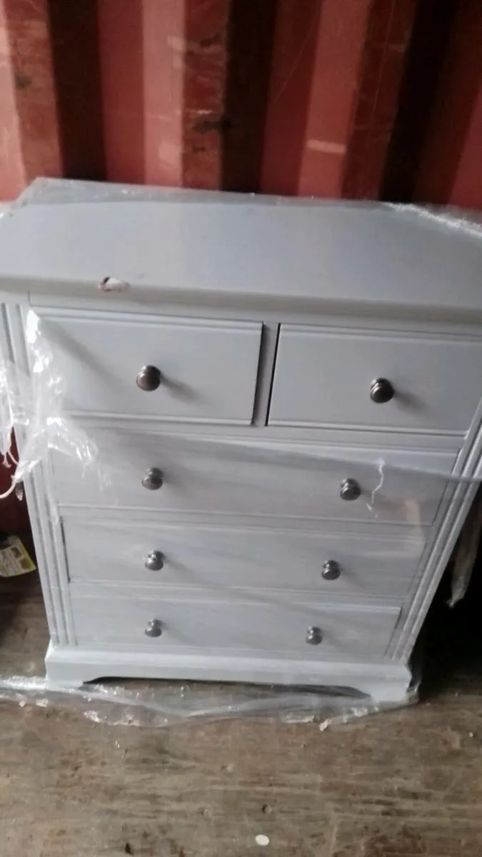 Chest of drawers