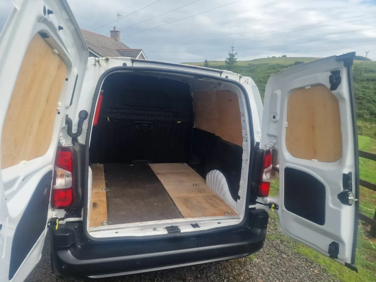 Citroen Berlingo 2023 - Image 2