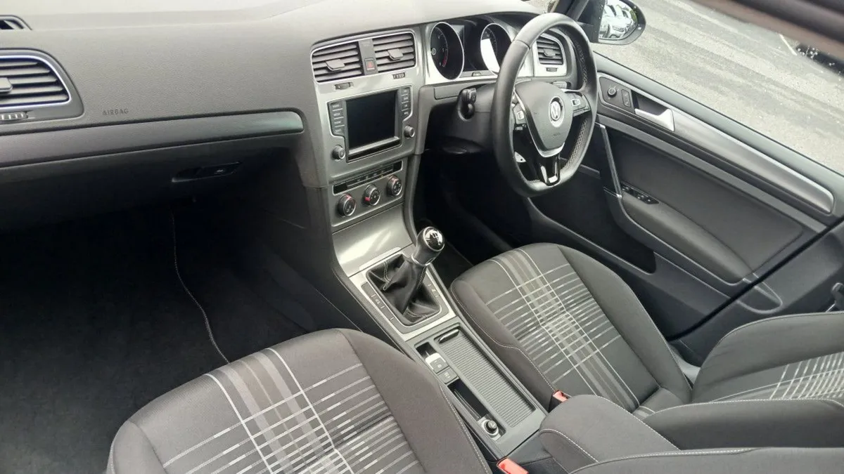 Volkswagen Golf Lounge 1.6 Tdi110 BHP  rear View - Image 3