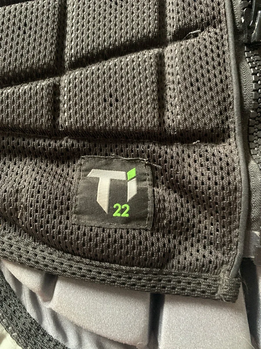 Champion Ti22 back protector - Image 4