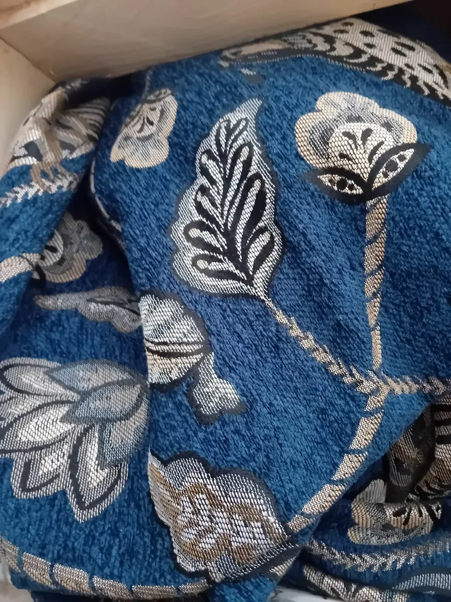 Curtains - Image 2
