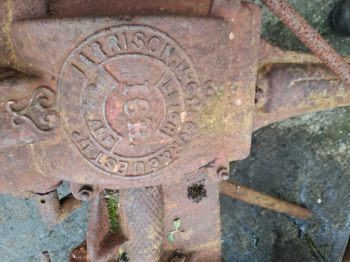Vintage horse drawn mowing machine - Image 3