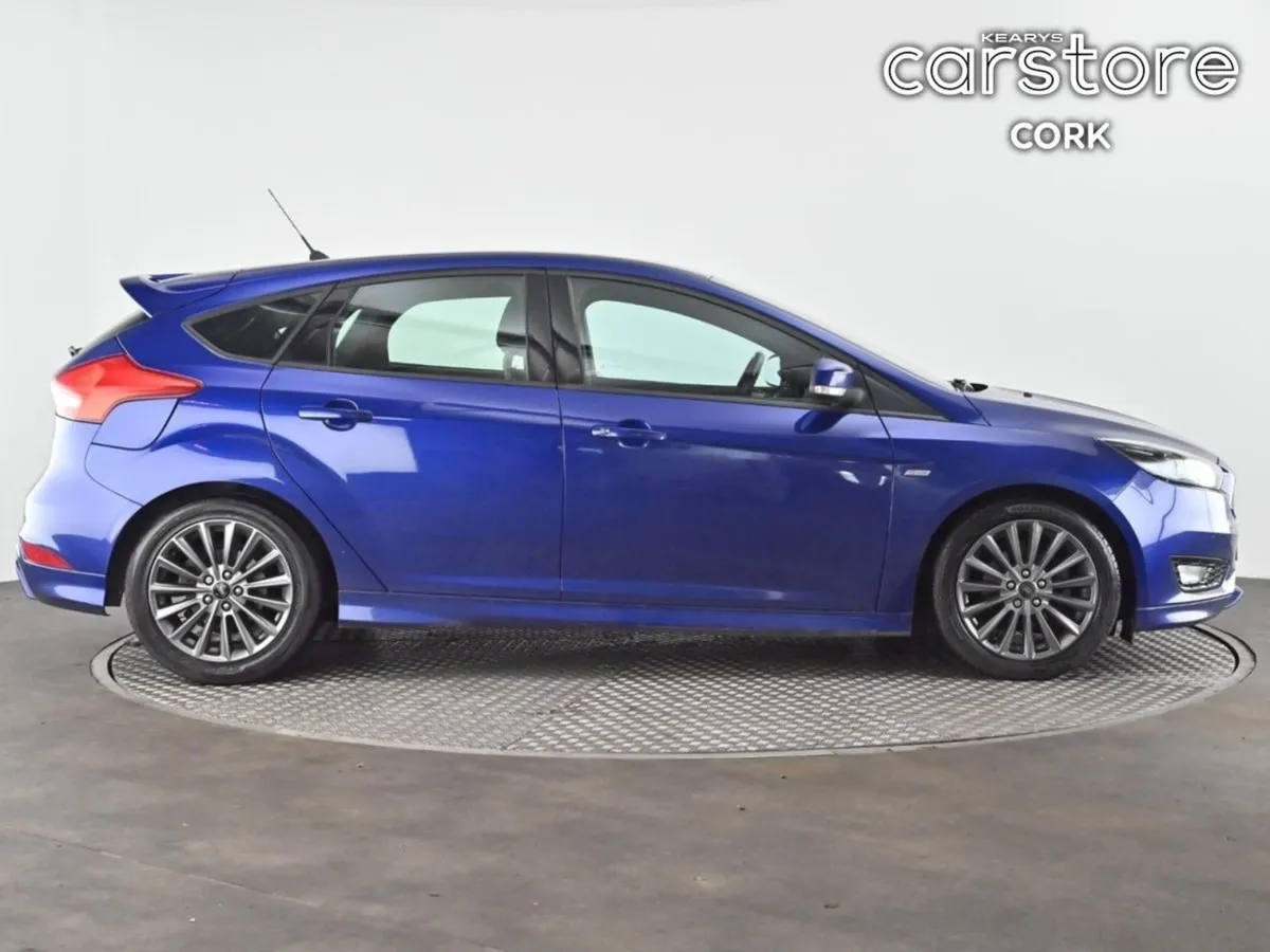 Ford Focus 1.5 Tdci 120PS St-line Powershift - Image 2