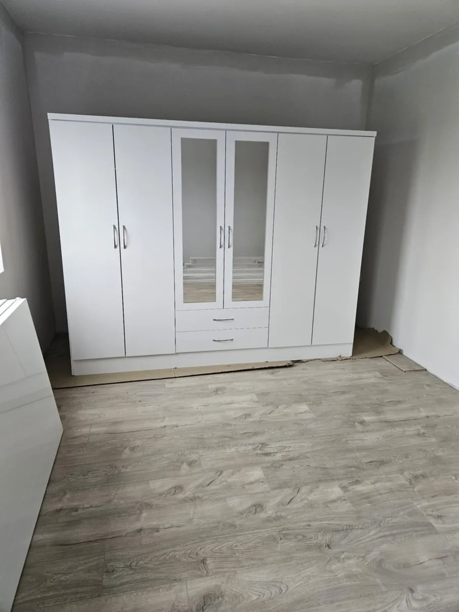 WHITE GLOSS BEDROOM FURNITURE ALL ASSEMBLED - Image 3