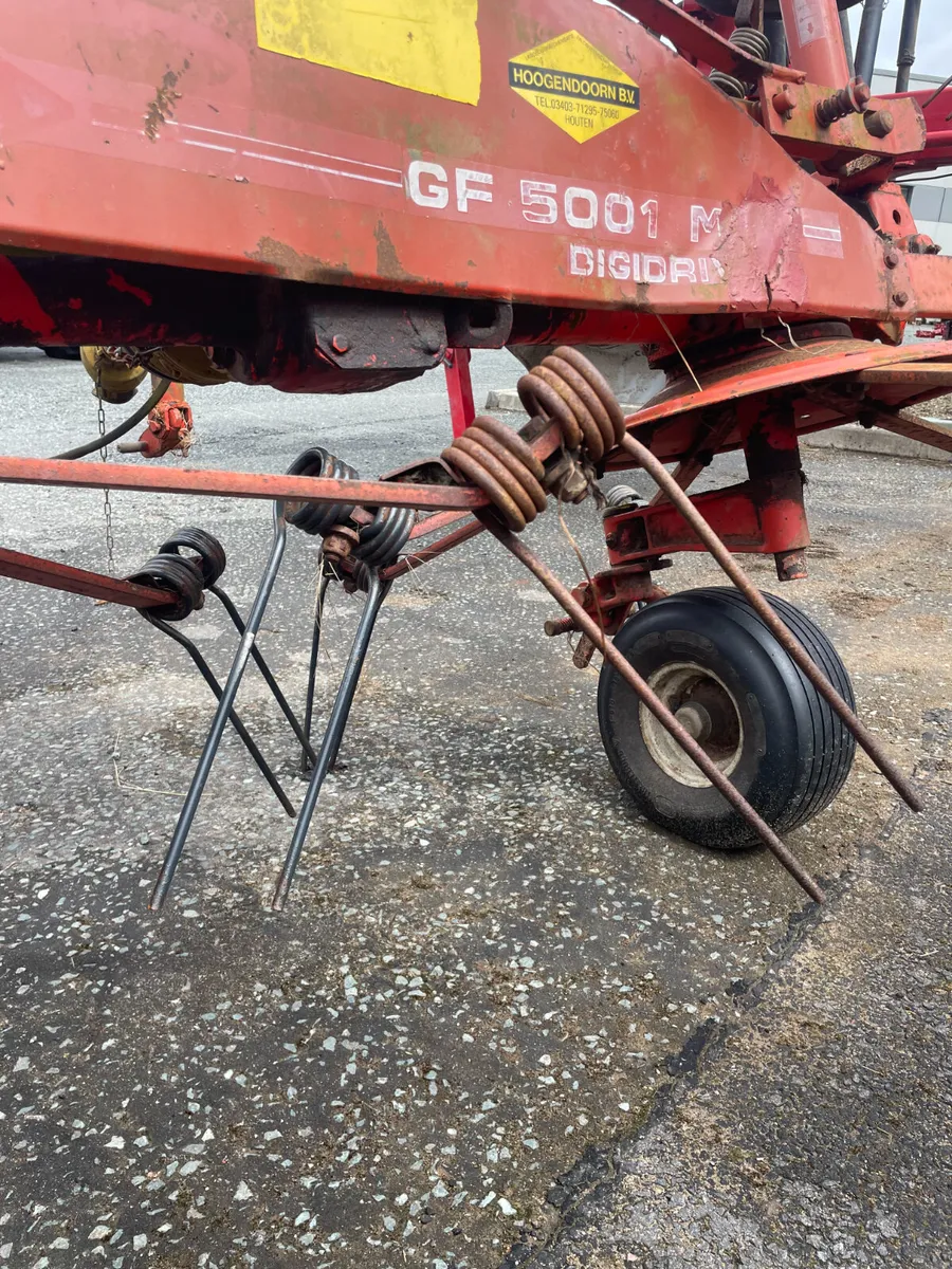 Kuhn  4 Rotor Tedder - Image 4
