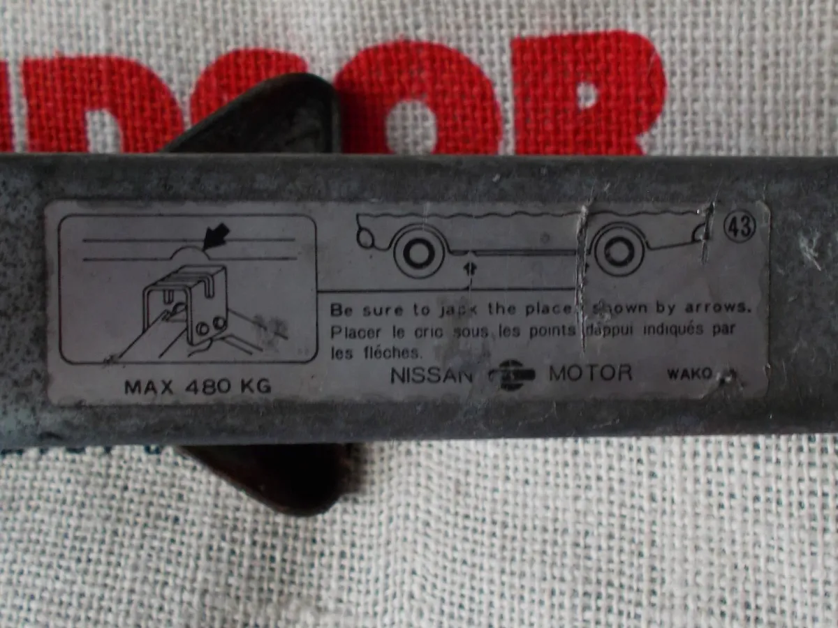 Nissan car jack, brace, tools & Accessories - Image 2
