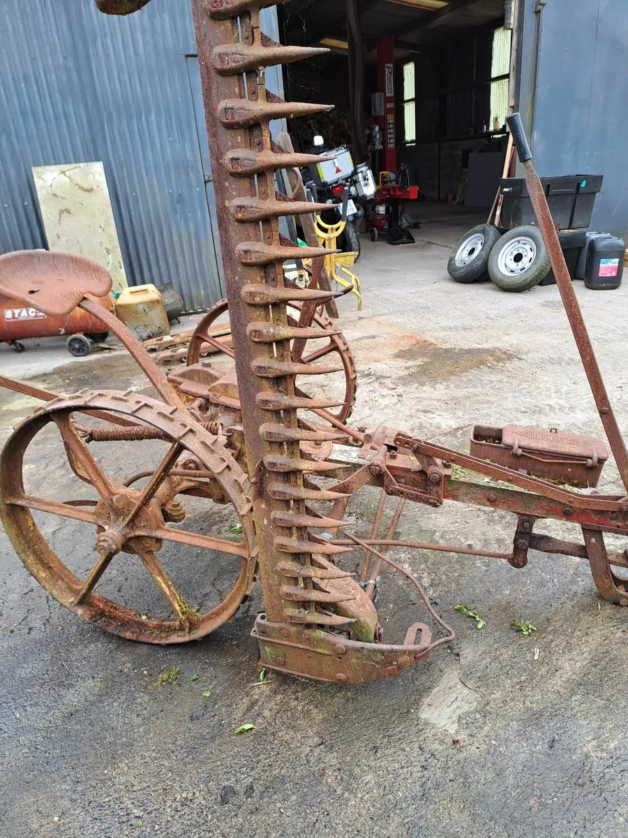 Vintage horse drawn mowing machine - Image 1