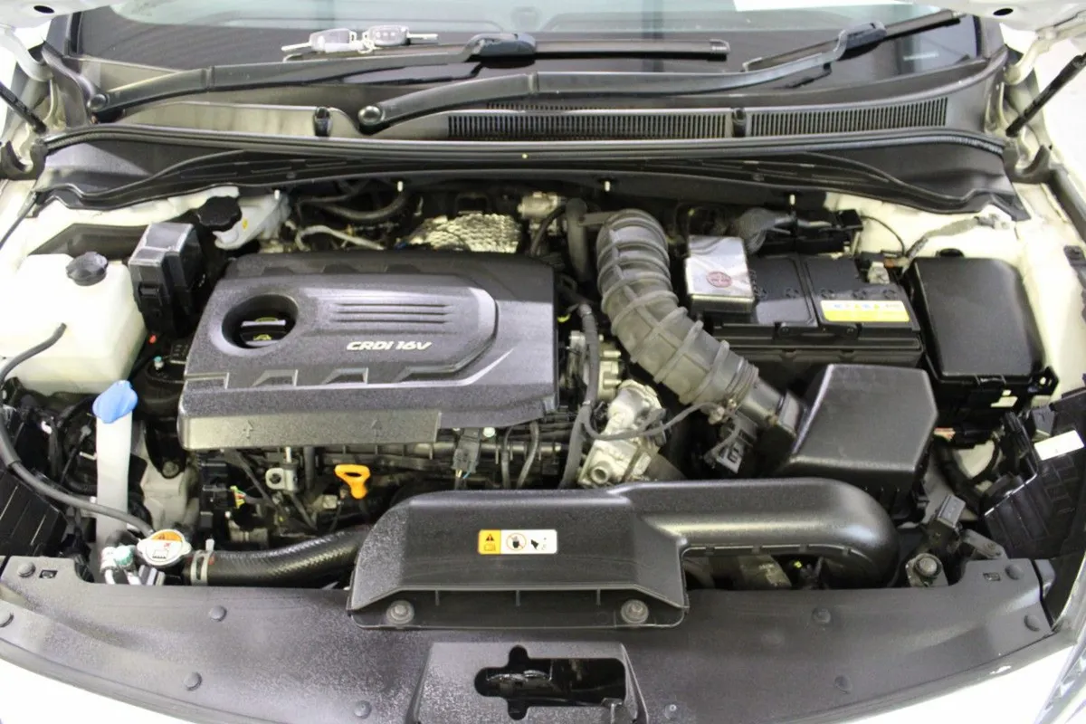 Hyundai i40 Comfort Plus 1.7 Diesel Estate - Image 4