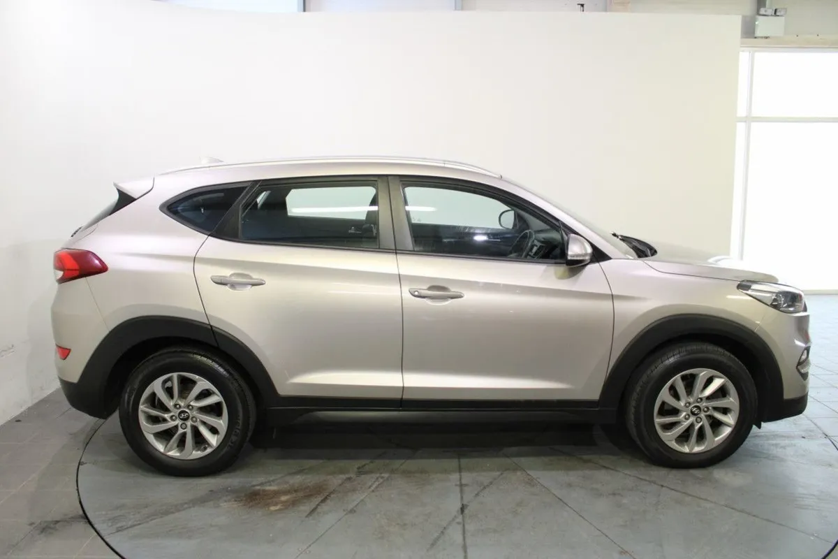 Hyundai Tucson 1.7 D SE Blue Drive - Image 4