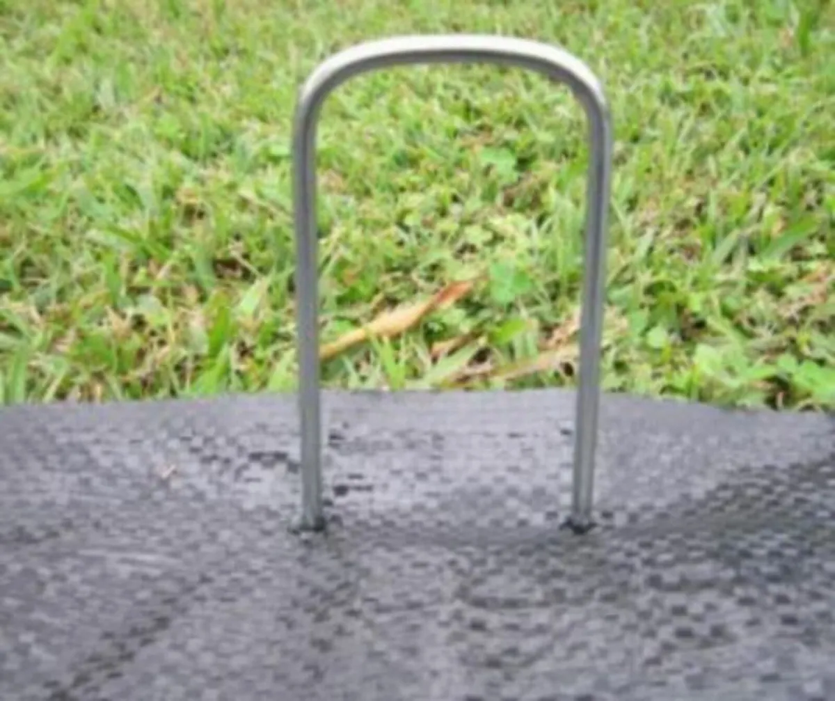 Weed Control Fabric  - Steel Pegs 100 pack - Image 1