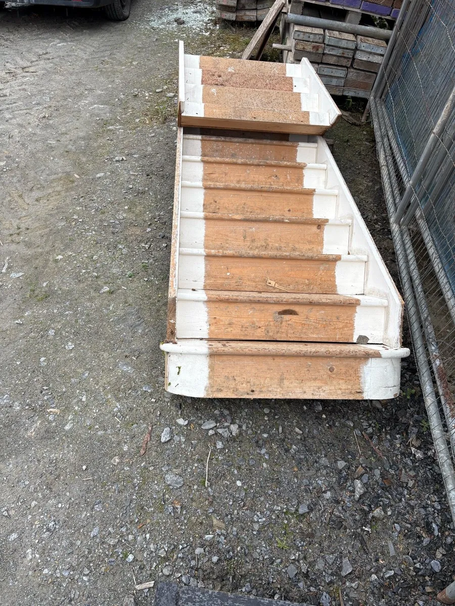 Set of stairs - Image 1