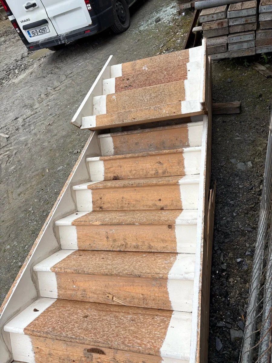 Set of stairs - Image 3