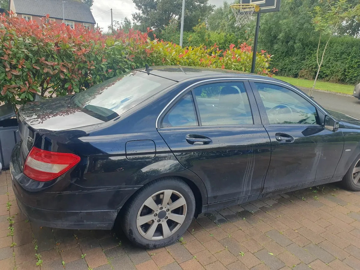 Mercedes-Benz C-Class 2011 - Image 2
