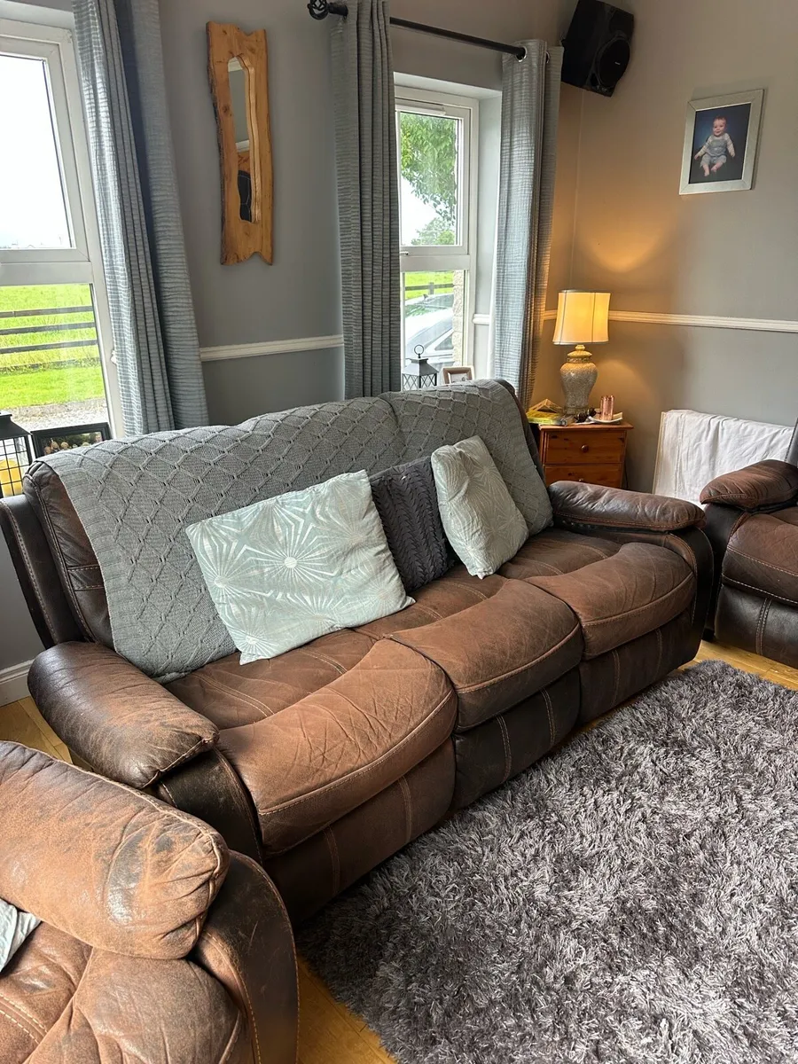 Three piece suite of furniture - Image 1
