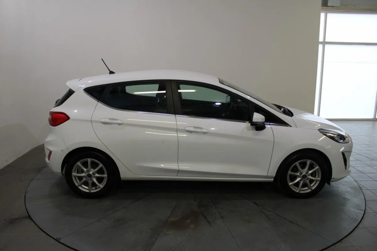 Ford Fiesta 1.0t Ecoboost 100 PS Zetec - Image 4