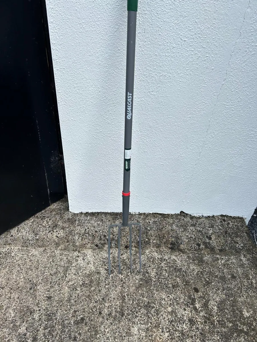 Garden fork & builders buckets - Image 1