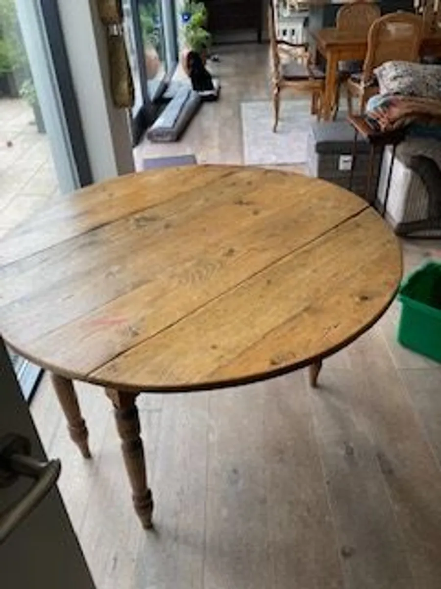 Antique pine round table - Image 3