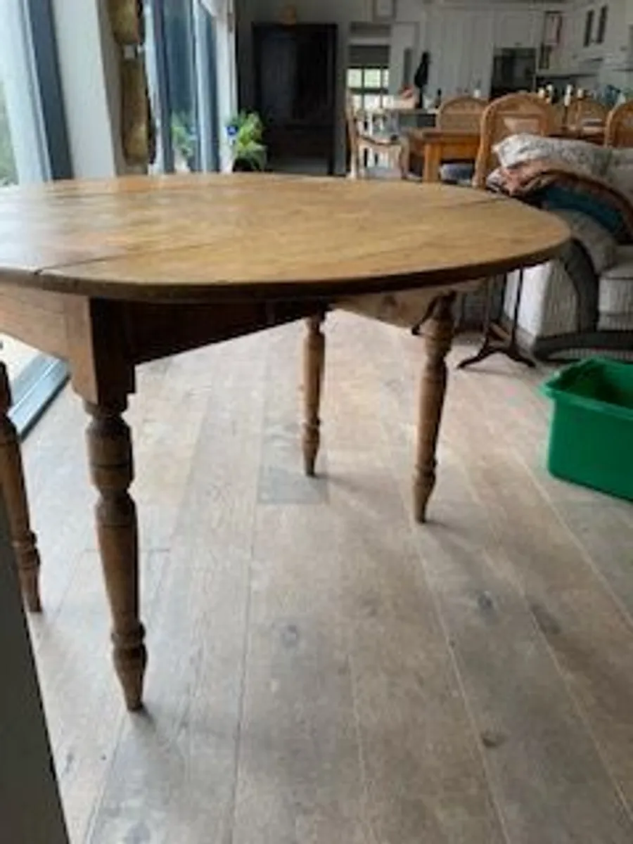 Antique pine round table - Image 4