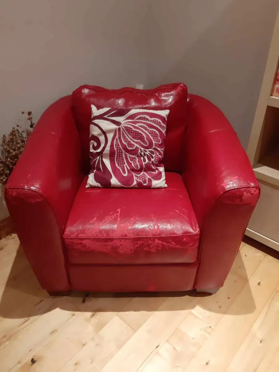Red 2pce furniture *** free for collection*** - Image 2