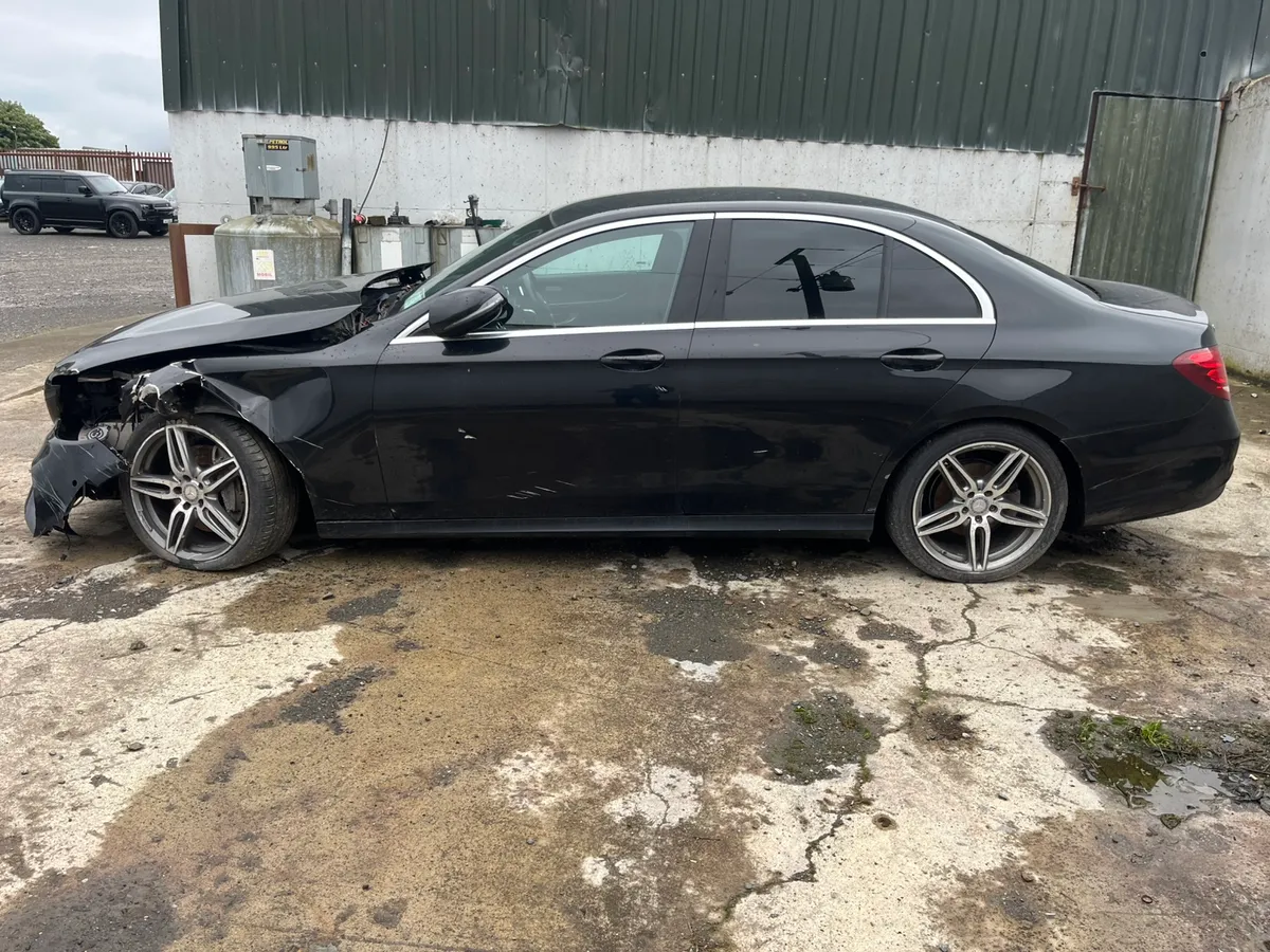 2016, Mercedes E220 AMG-line - Image 4