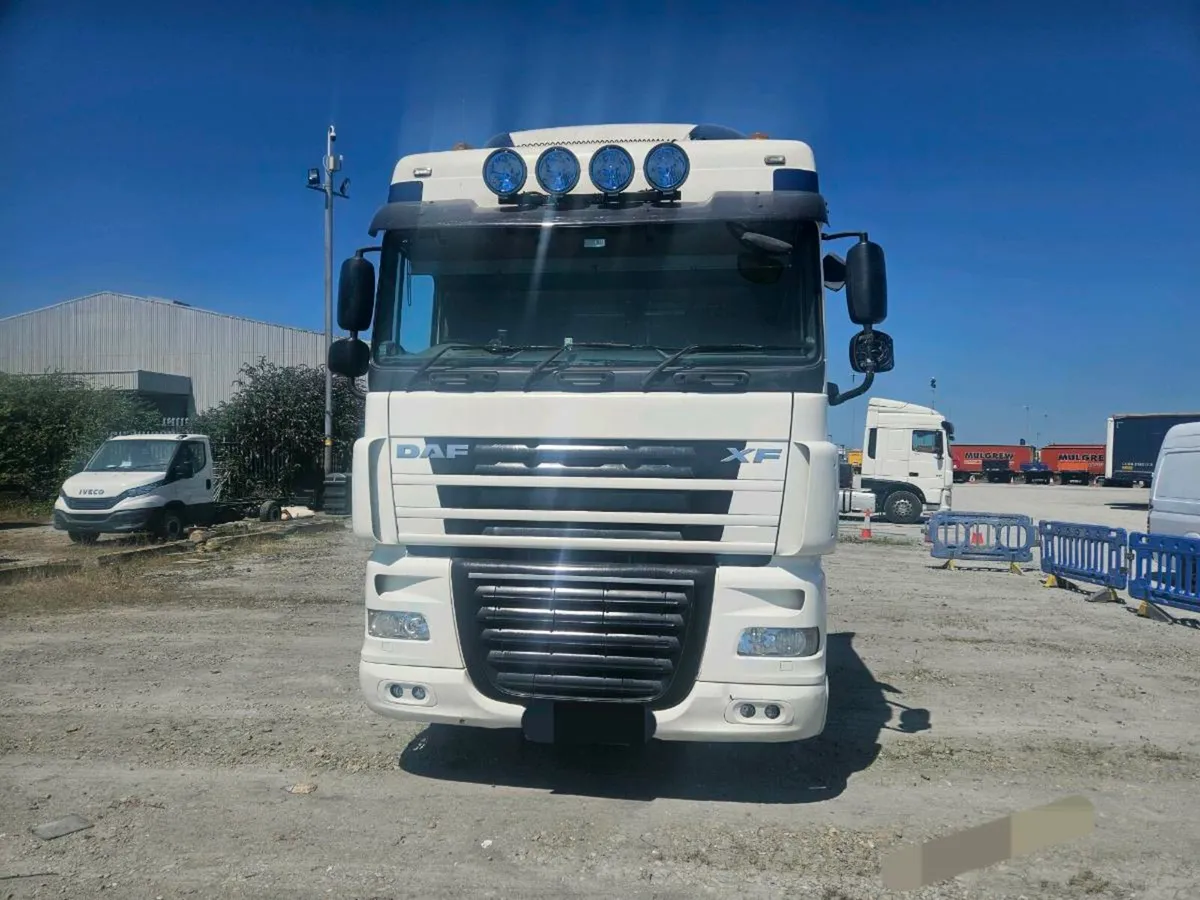 Daf xf 105 6x3.   2012 - Image 1