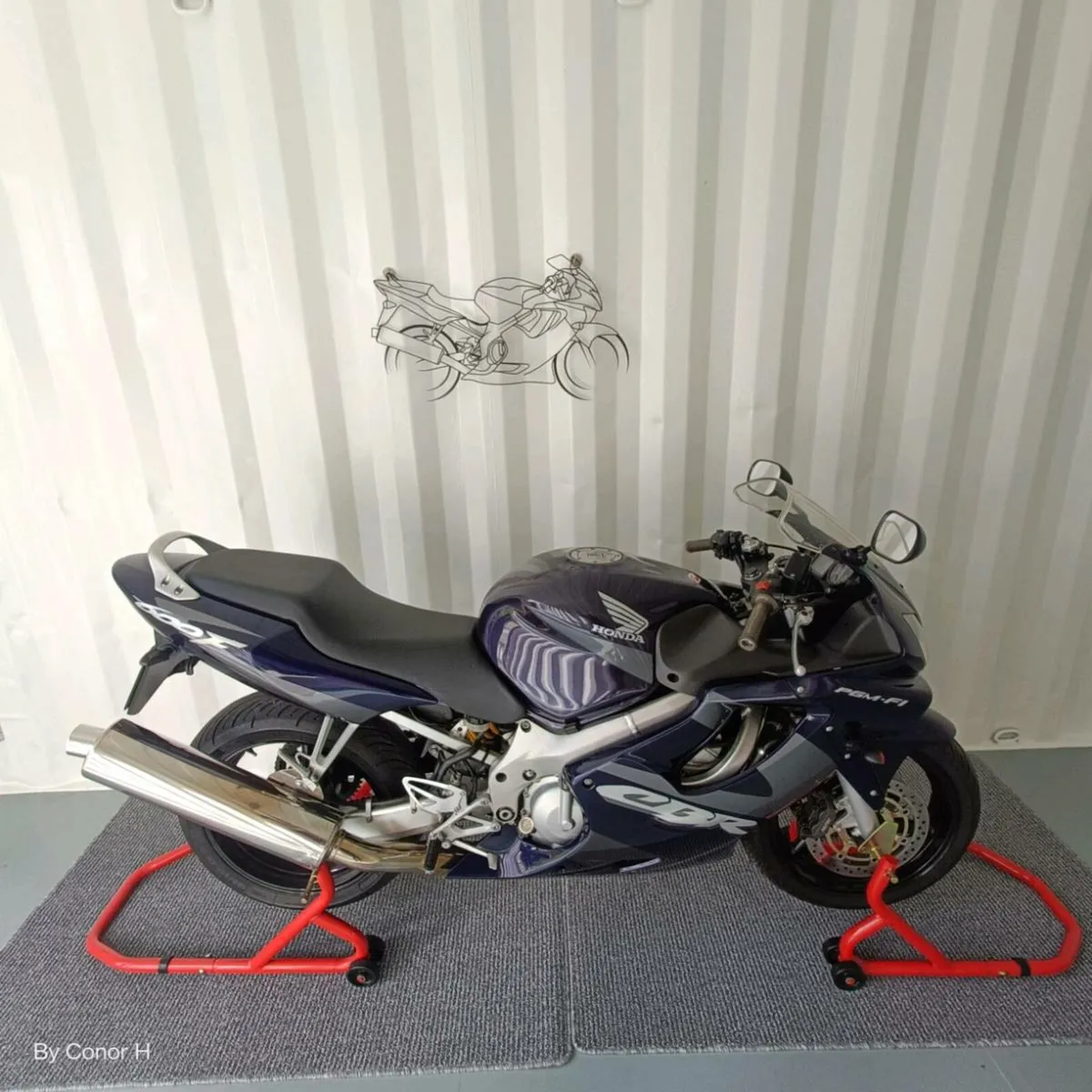 Honda CBR600 F4i - Image 1