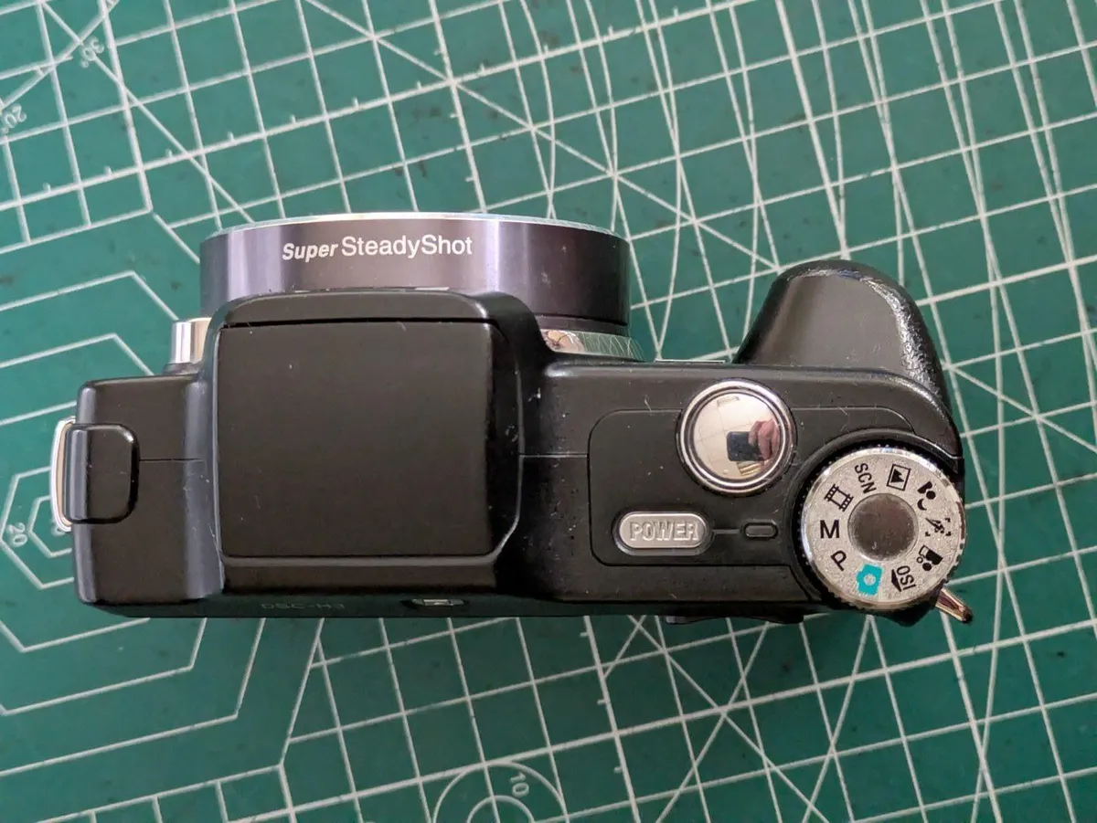 Sony Cyber-shot 8MP CCD🌈 Carl Zeiss lens 💥 - Image 3