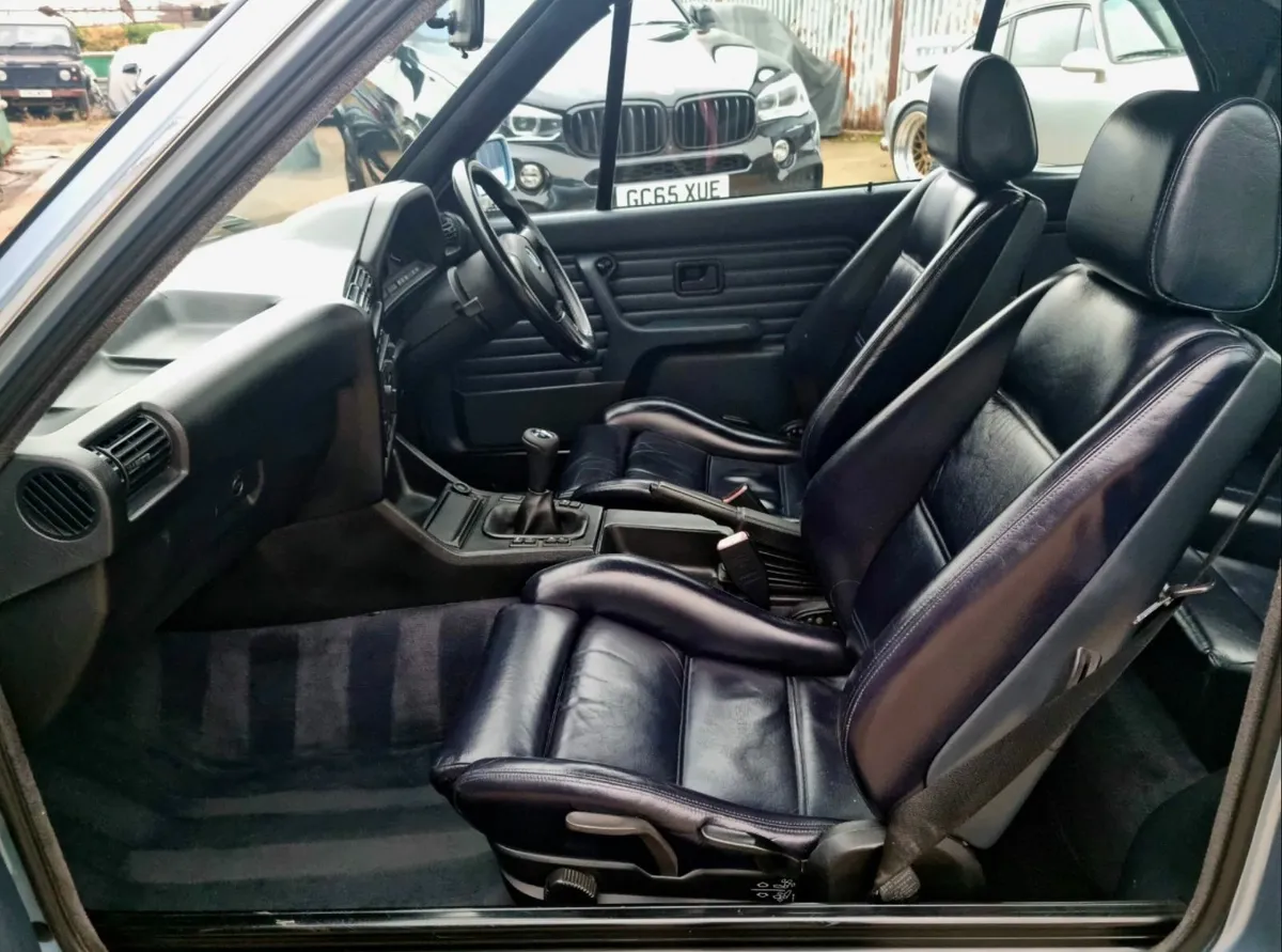 BMW 3-Series 1993 - Image 4