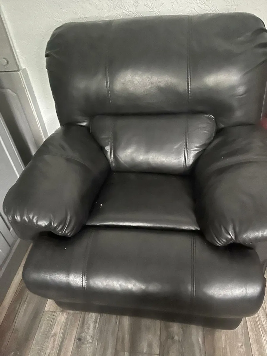 Leather 3 piece suite - Image 1
