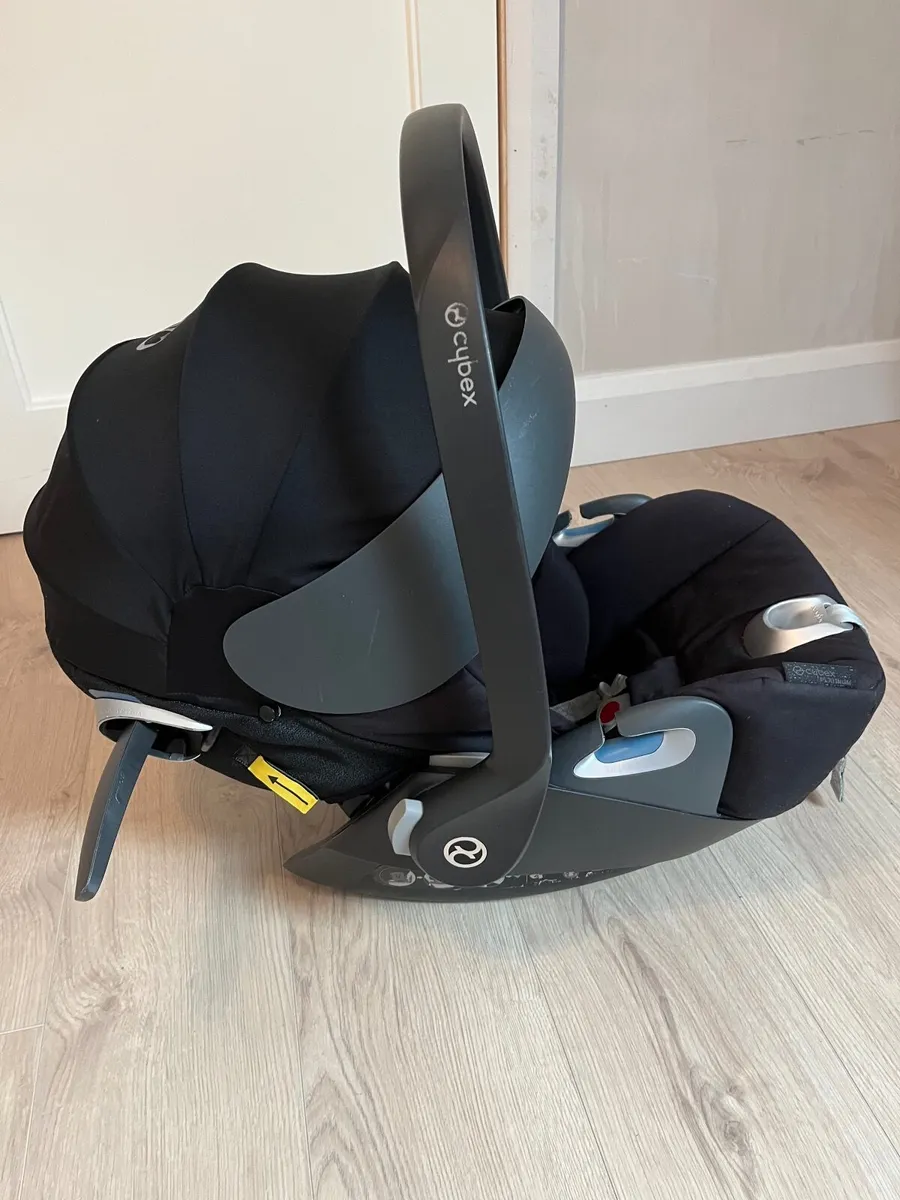 Cybex Infant Car Seat and Isofix base - Image 3