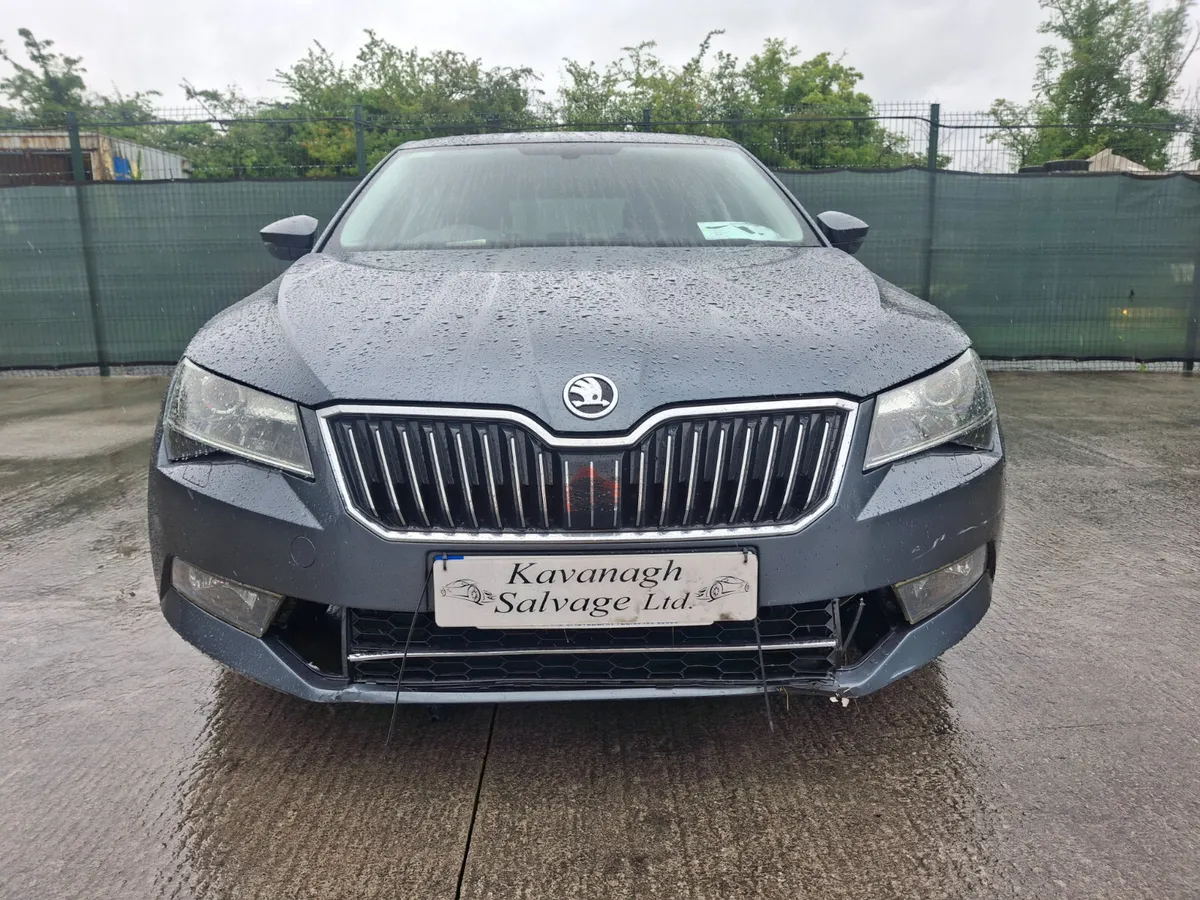 162 Skoda Superb Automatic.light Damage - Image 3