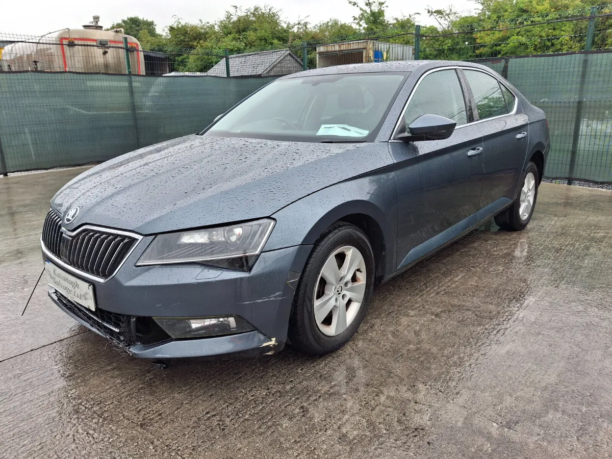 162 Skoda Superb Automatic.light Damage - Image 4