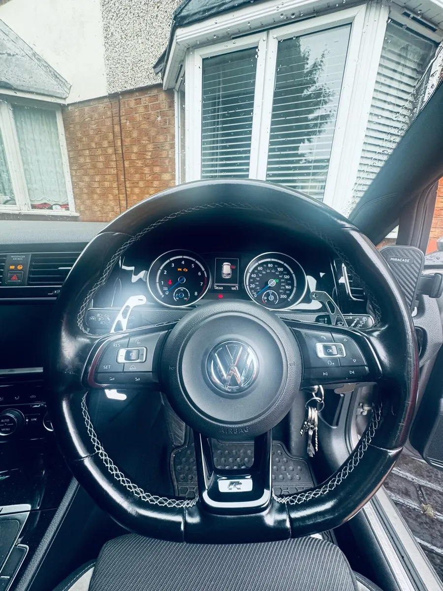 Volkswagen Golf R - Image 2