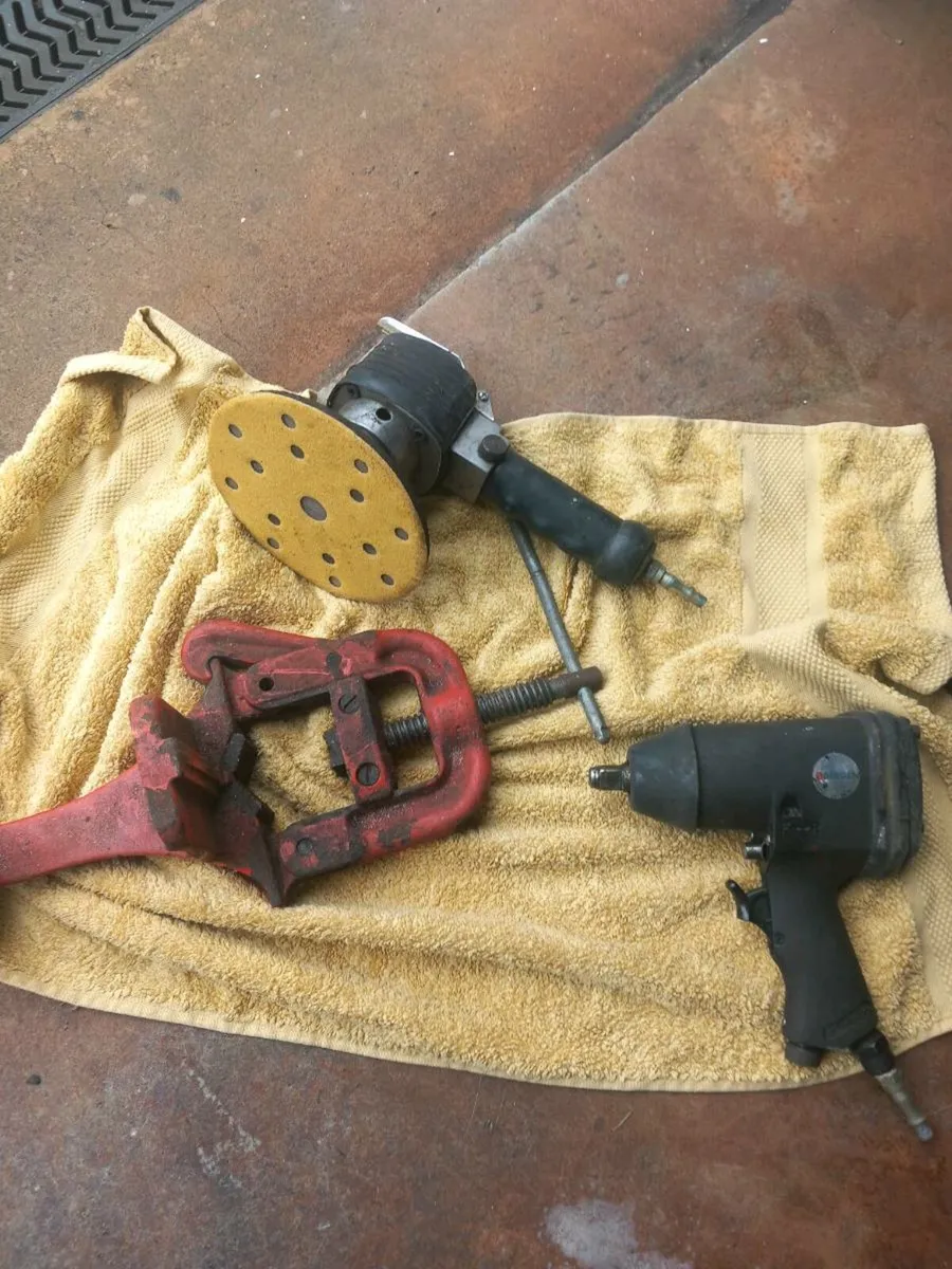 Pipe vice,air gun,air sander - Image 1
