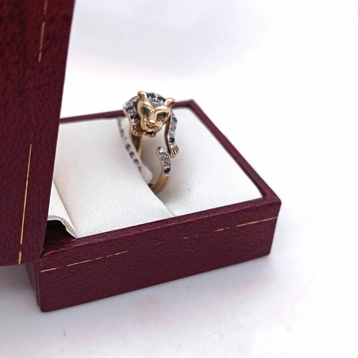 9k Gold, Diamond, Sapphire & Emerald Leopard Ring - Image 3