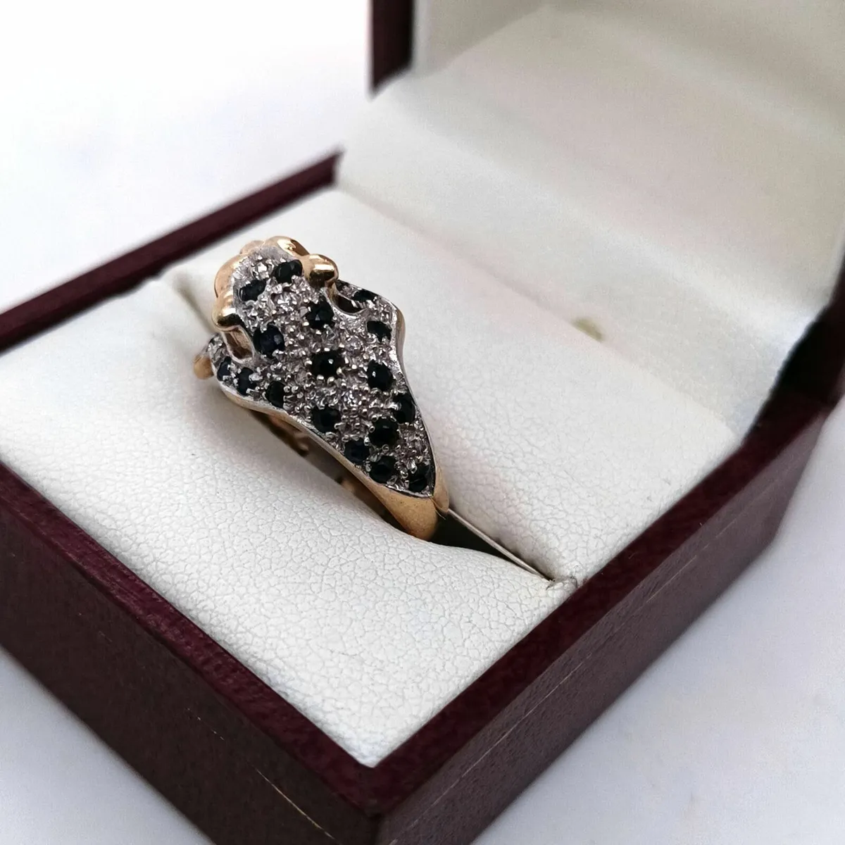 9k Gold, Diamond, Sapphire & Emerald Leopard Ring - Image 4