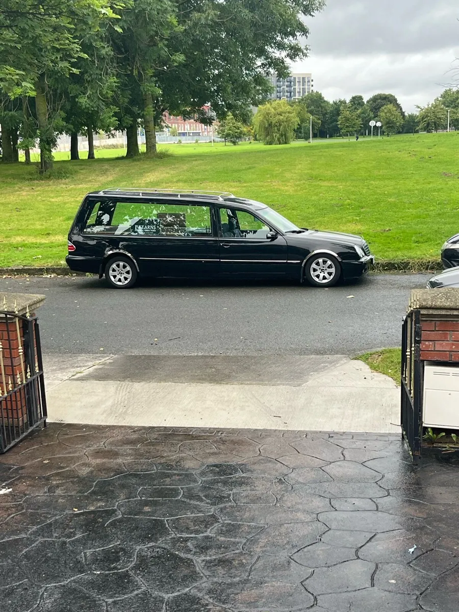 Mercedes hearse - Image 1
