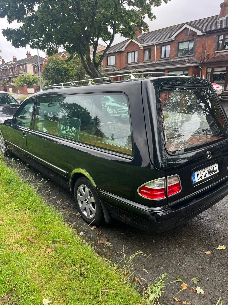 Mercedes hearse - Image 2