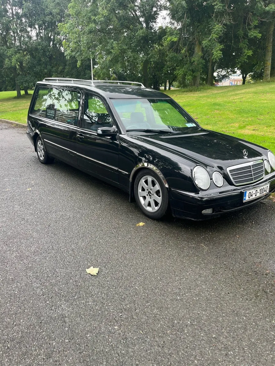 Mercedes hearse - Image 4