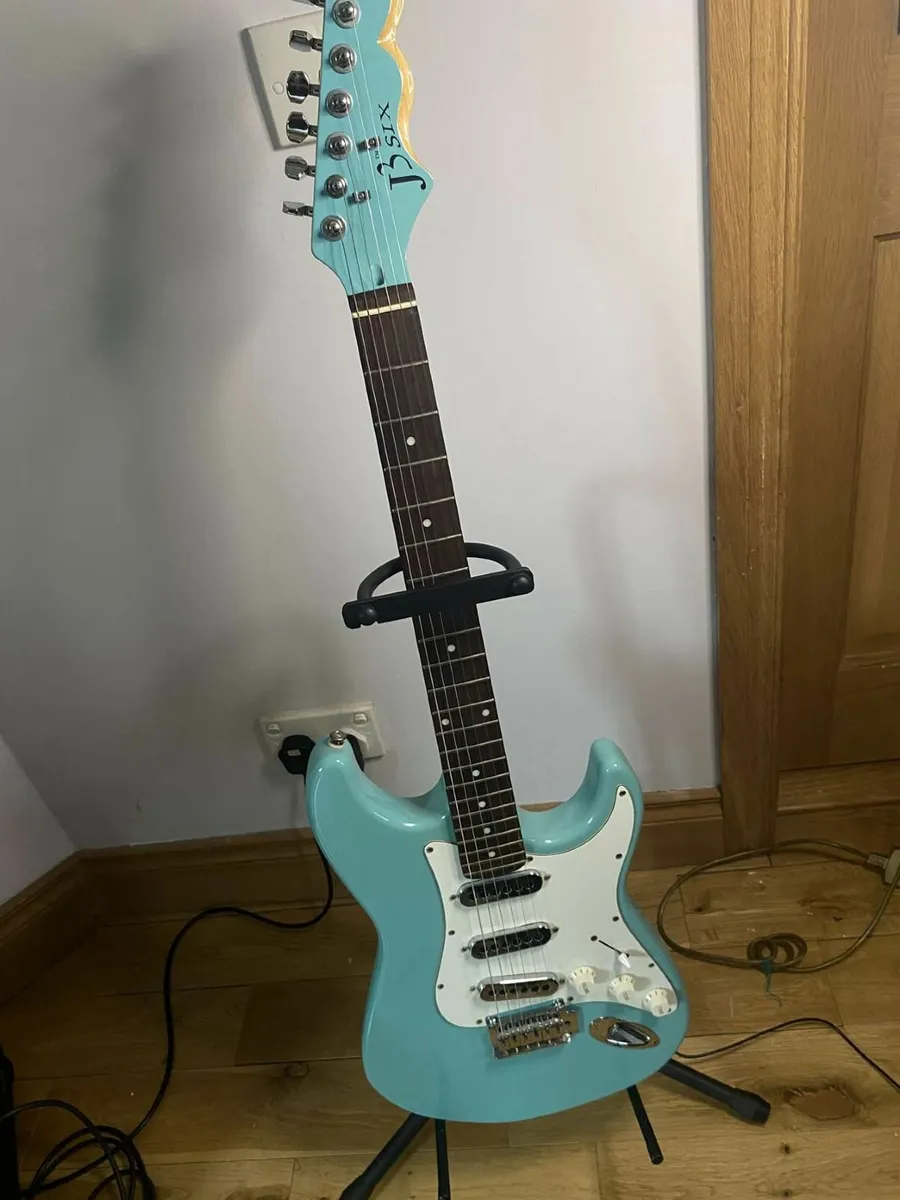 J3 'Six' Strat style guitar - Image 1