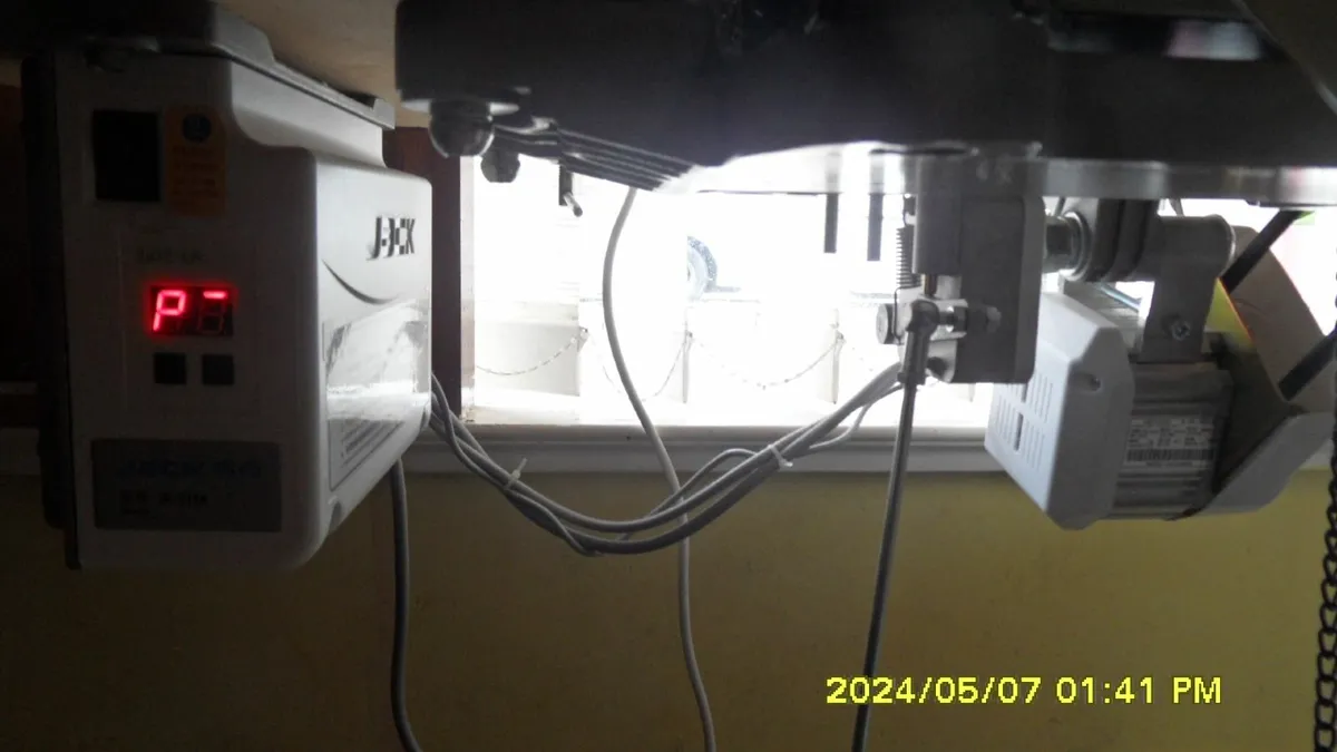 Sewing machine-overlock - Image 2