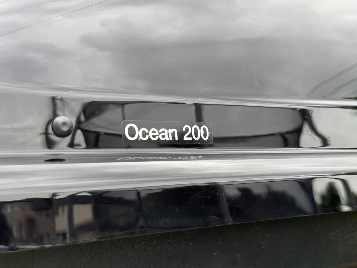 Thule Ocean 200 Roof Boox - Excellent Conditin - Image 2
