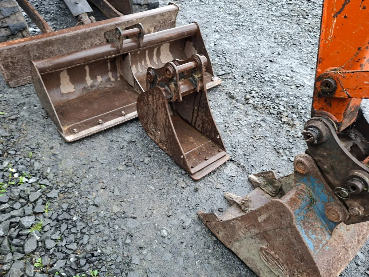 2019 Hitachi 26u.5 - Image 4