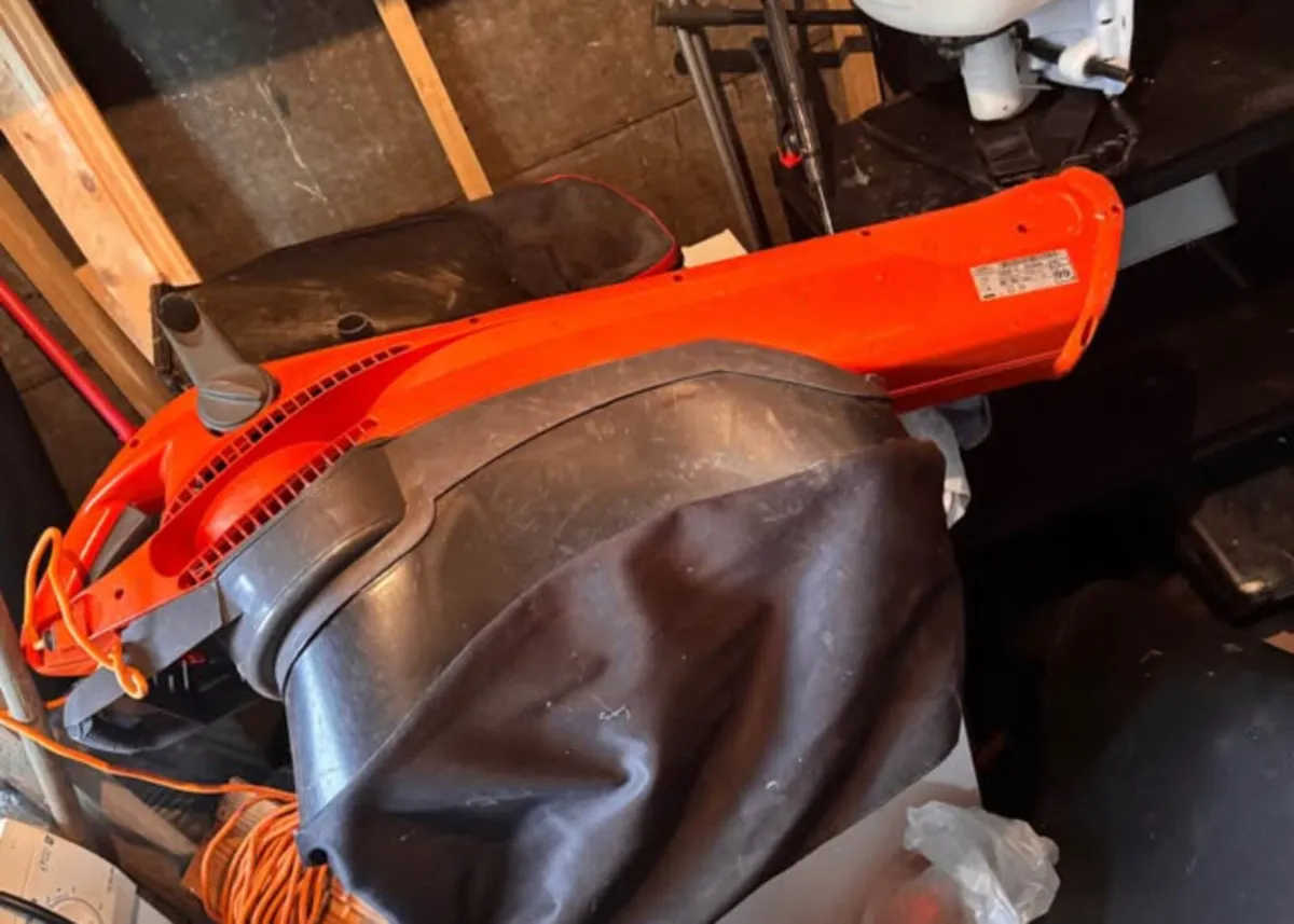 Flymo  GardenVac Turbo 2500W Leaf Blower /Vacum - Image 4